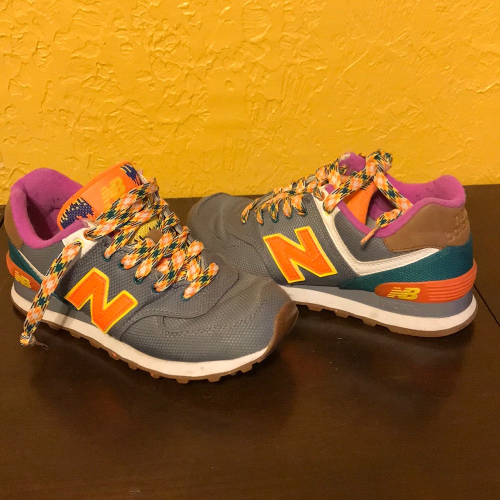 New balance tennis shoes.